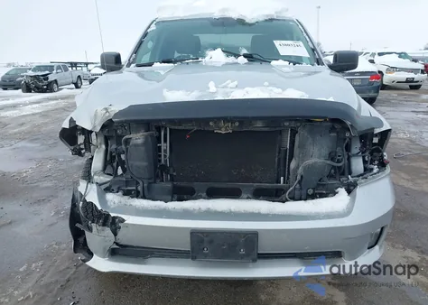 2017 Ram 1500 Express 4X4 6'4 Box z USA, uszkodzony, nr VIN 1C6RR7FG8HS618975